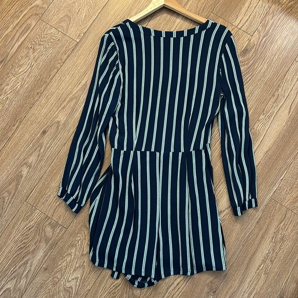 Abercrombie & Fitch long sleeve romper - Picture 3 of 3